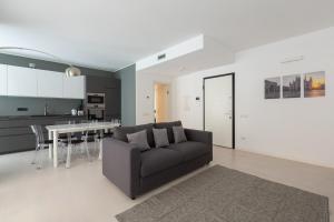 EasyTopStay - Porta Nuova Bright and Roomy Flat