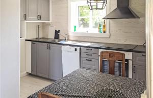 Gorgeous Home In Vårgårda With Wifi