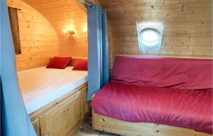 Campings Beautiful Caravan In Pouilly-sous-charlieu With Outdoor Swimming Pool And 1 Bedrooms : photos des chambres