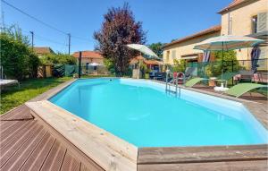 Campings Beautiful Caravan In Pouilly-sous-charlieu With Outdoor Swimming Pool And 1 Bedrooms : photos des chambres