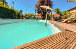 Campings Beautiful Caravan In Pouilly-sous-charlieu With Outdoor Swimming Pool And 1 Bedrooms : photos des chambres