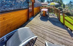 Campings Beautiful Caravan In Pouilly-sous-charlieu With Outdoor Swimming Pool And 1 Bedrooms : photos des chambres