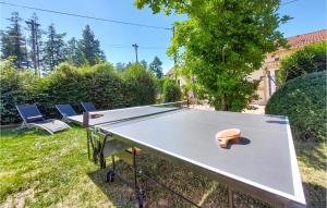 Campings Beautiful Caravan In Pouilly-sous-charlieu With Outdoor Swimming Pool And 1 Bedrooms : photos des chambres