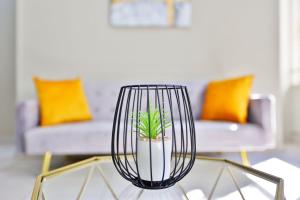 The Golden Getaway one Bed Apt.