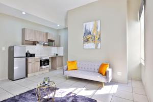 The Golden Getaway one Bed Apt.