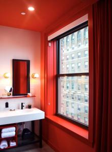 Corner King Room with Clawfoot Tub room in Angad Arts Hotel