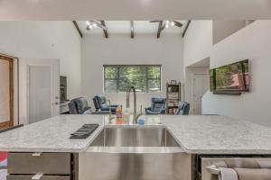 Modern Alpine Cabin 3 Miles to Ski Cloudcroft