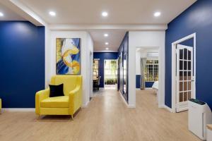 Modern, Cozy & Fully Equipped 2BR Apt in D4, 5m to D1