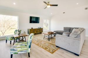 Spacious San Jacinto River Home w Waterfront Deck