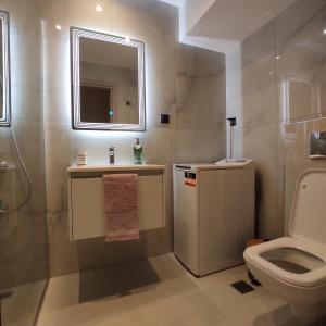 City panorama + free street parking