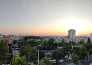 City panorama + free street parking