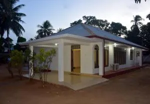 Lion Holiday Home - Ponnarankulama