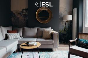 Central 5 Bedroom - 3 Bathroom Townhouse - Perfect for Families & Group stays