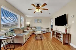 Luxury Bathroom Home with Game Room 25 Mins to PCB - Altha