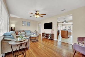 Luxury Bathroom Home with Game Room 25 Mins to PCB