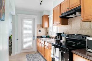 Southernmost Point Guest House & Garden Bar