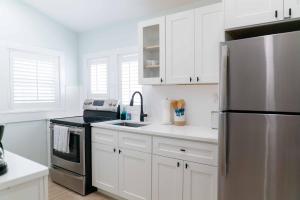 Southernmost Point Guest House & Garden Bar