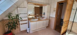 Grande chambre SDB privée avec balcon