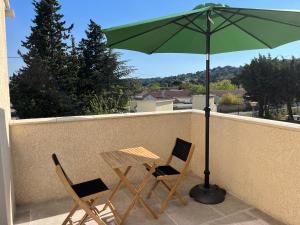 Maisons de vacances Studio terrasse avec une vue degagee 3km Avignon : photos des chambres