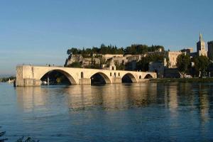Studio terrasse avec une vue dégagée 3km Avignon