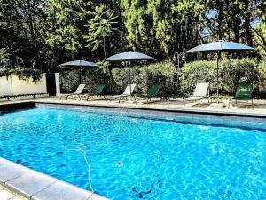 Maisons de vacances Gite a la ferme avec piscine ou jacuzzi prive billard : photos des chambres