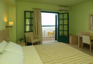 Double or Twin Room with Sea View