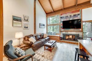 1 Mi to Northstar Skiing Cozy Pet-Friendly Condo!