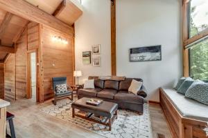 1 Mi to Northstar Skiing Cozy Pet-Friendly Condo!