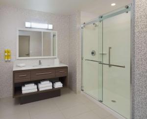 King Studio with Roll-In Shower - Disability Access/Non-Smoking room in Home2 Suites By Hilton Ft. Lauderdale Downtown Fl