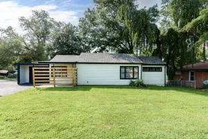 Lovely Landing Pad near Lambert Airport 3 bed bath - Berkeley