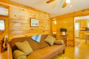 Cozy Interlochen Cabin with Dock 1 Mi to Green Lake