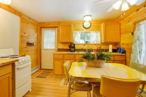 Cozy Interlochen Cabin with Dock 1 Mi to Green Lake