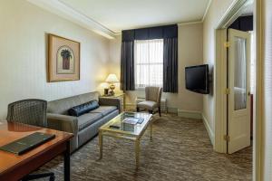 Junior Queen Suite with Two Queen Beds room in Hilton Cincinnati Netherland Plaza