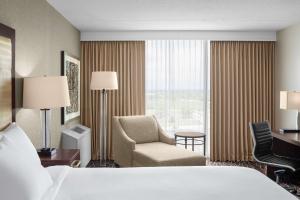 King Room room in Hilton Kansas City Airport