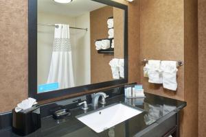 Queen Room with Two Queen Beds - Mobility and Hearing Access/Non-Smoking room in Hampton Inn Sweetwater