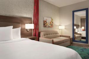 King Studio Suite with Accessible Tub - Mobility Access room in Home2 Suites By Hilton Chicago River North