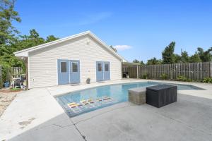 The Splash Pad Sleeps 13 w Pool Patio and Garage