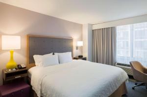 King Room with Refrigerator - Non-Smoking room in Hampton Inn Manhattan - Times Square South