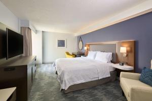 King Room with Accessible Tub - Mobility and Hearing Access/Non-Smoking room in Hampton Inn Washington DC - Convention Center