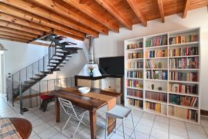 IzzHome Full Center Terrace img5