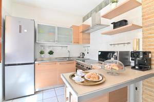 IzzHome Full Center Terrace img3