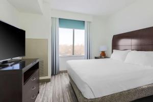 King Room with Tub - Mobility and Hearing Access room in Hilton Garden Inn Norman