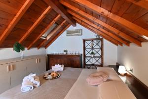 IzzHome Full Center Terrace img35