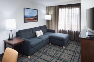 King Suite with Accessible Tub - Mobility and Hearing Access/Non-Smoking room in Embassy Suites Anchorage