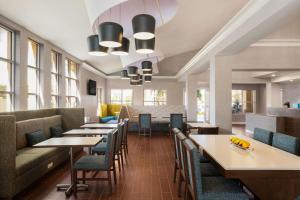 Hampton Inn & Suites Fort Lauderdale Airport