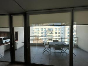 Depto 3 amb zona Guemes con cochera, balcón a la calle con parrilla a gas