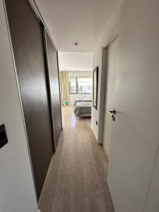 Depto 3 amb zona Guemes con cochera, balcón a la calle con parrilla a gas