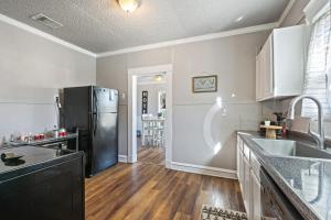 Quaint Cottage downtown Waco close to Magnolia, Baylor uni., Cameron Park Zoo...