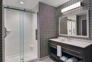 Queen Studio - Non-Smoking room in Home2 Suites By Hilton Panama City Beach Fl