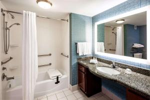King Suite with Accessible Tub - Mobility and Hearing Access/Non-Smoking room in Homewood Suites by Hilton Jacksonville-South/St. Johns Ctr.